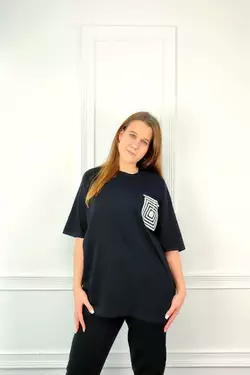 Молодежная женская футболка OVERSIZE 44-48 квадрат Чёрный Молодежная женская футболка OVERSIZE 44-48 квадрат Чёрный