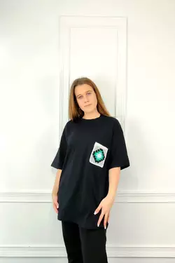 Молодежная женская футболка OVERSIZE 44-48 карман ромбик Чёрный Молодежная женская футболка OVERSIZE 44-48 карман ромбик Чёрный