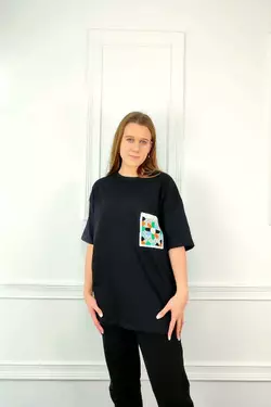 Молодежная женская футболка OVERSIZE 44-48 карман ромашка Чёрный Молодежная женская футболка OVERSIZE 44-48 карман ромашка Чёрный